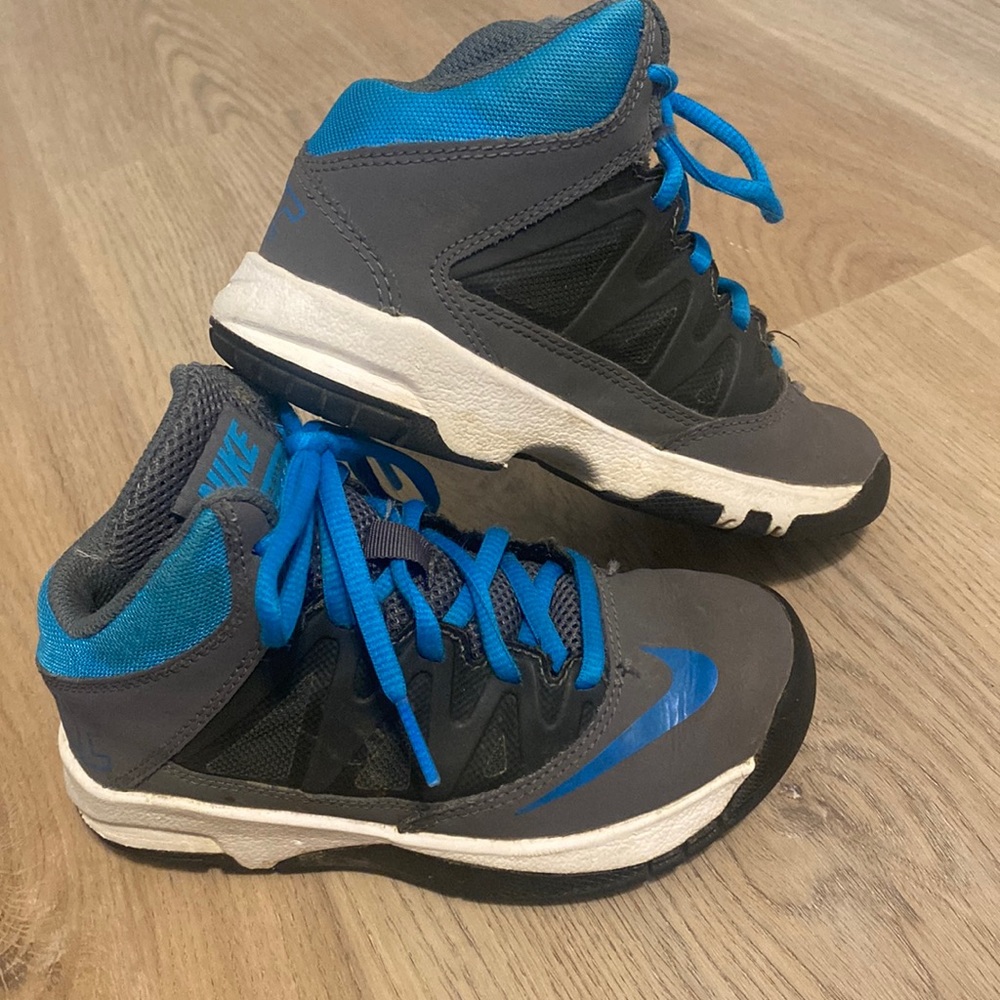 Nike stutter step basketball shoes. Size 11